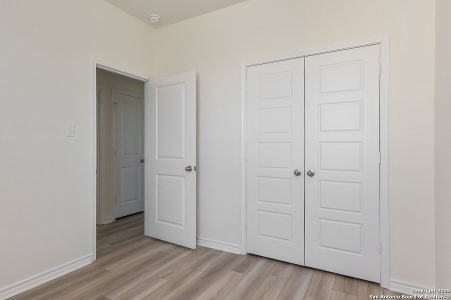 Spacious, unfurnished interior of a new home in Woodside Farms, Seguin (Image 9).