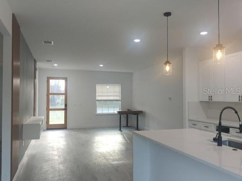 Spacious, unfurnished interior of a new home in , Ocala (Image 10).