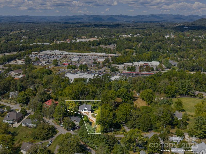 Perfect location a stone's throw to Main St Weaverville and less than 5 minutes to groceries and all the amenities you desire!