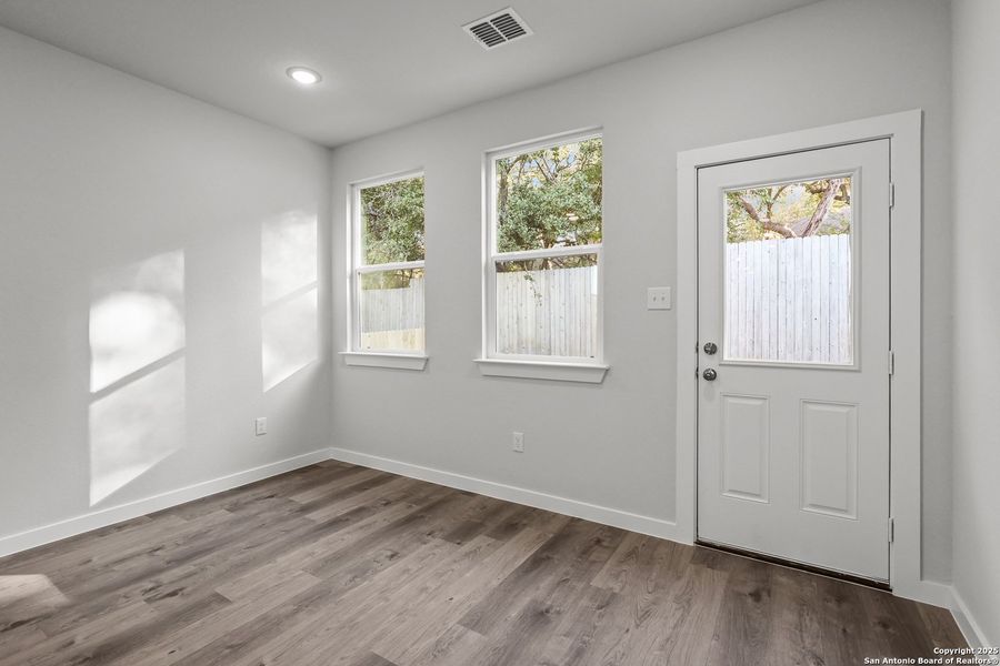 Spacious, unfurnished interior of a new home in Rosemont Hill, San Antonio (Image 21).