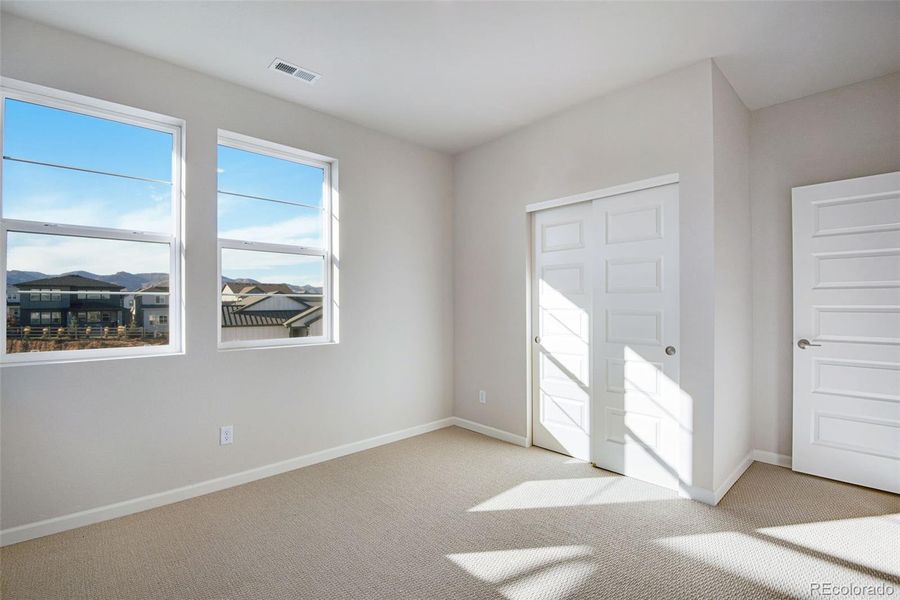 Spacious, unfurnished interior of a new home in Prelude at Sterling Ranch, Littleton (Image 35).