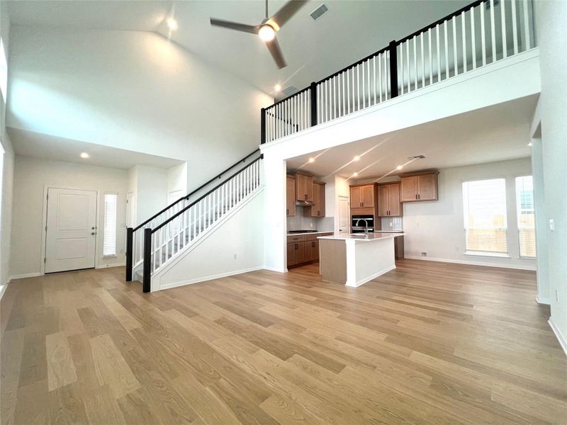 Spacious, unfurnished interior of a new home in Porter Country, Buda (Image 10).