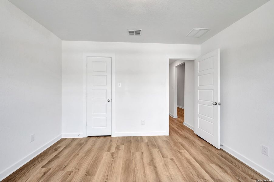 Spacious, unfurnished interior of a new home in Legacy Hills, San Antonio (Image 33).