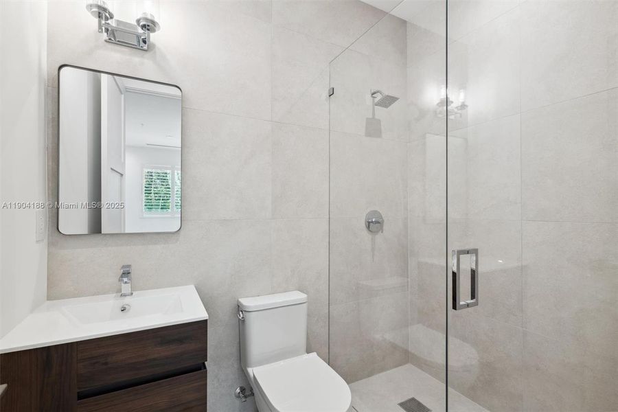 Furnished interior view inside a new home in , Pompano Beach (Image 5).