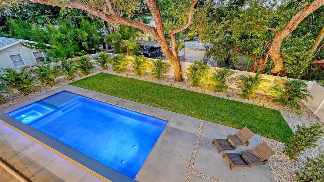 Exterior details and patio area of a home in , Sarasota (Image 4).