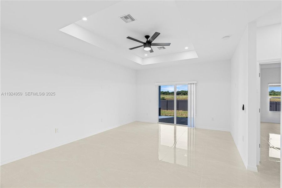 Spacious, unfurnished interior of a new home in , Lehigh Acres (Image 25).