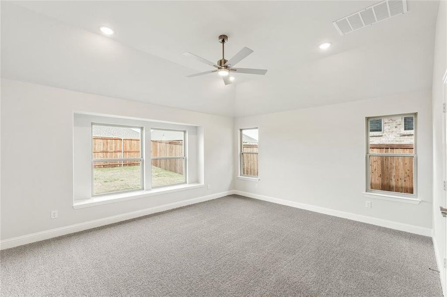 Spacious, unfurnished interior of a new home in Stone River Glen 60s, Royse City (Image 25).