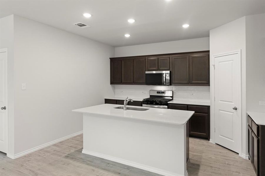 13. 2521 McNally - Kitchen (3) 13. 2521 McNally - Kitchen (3)
