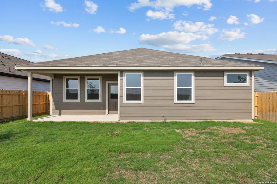 Exterior details and patio area of a home in Hiddenbrooke, Seguin (Image 3).