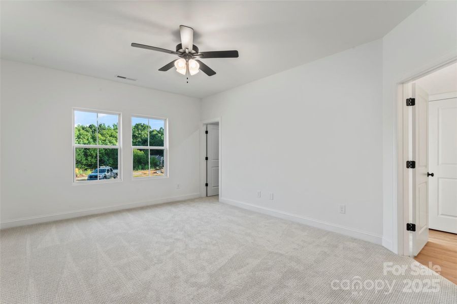 Spacious, unfurnished interior of a new home in , Harrisburg (Image 29).