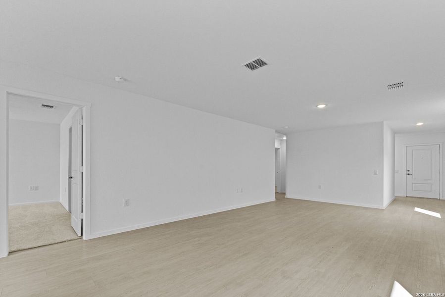 Spacious, unfurnished interior of a new home in Somerset Meadows, San Antonio (Image 11). Spacious, unfurnished interior of a new home in Somerset Meadows, San Antonio (Image 11).