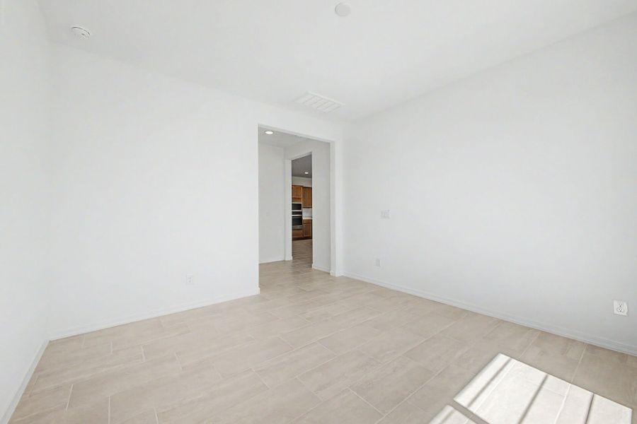 Spacious, unfurnished interior of a new home in Las Ventanas, Goodyear (Image 7).