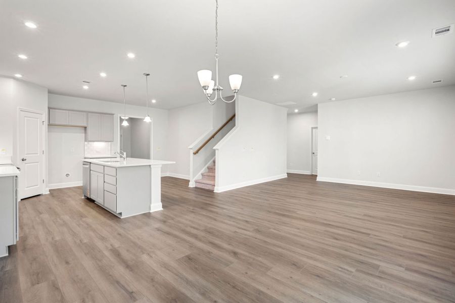 Spacious, unfurnished interior of a new home in Waterways, Richmond Hill (Image 14).