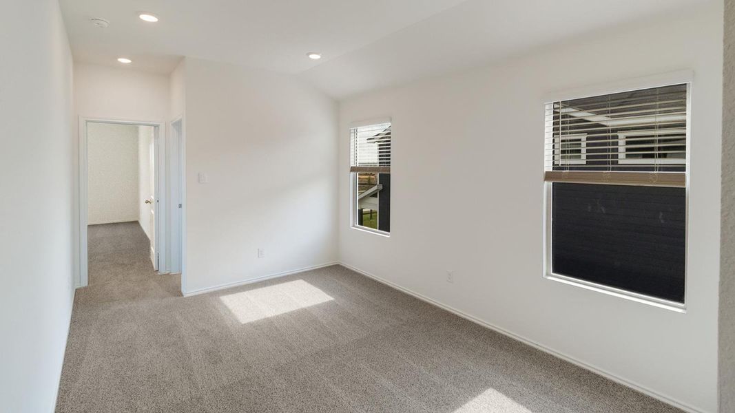 Spacious, unfurnished interior of a new home in Valverde, Bastrop (Image 10).