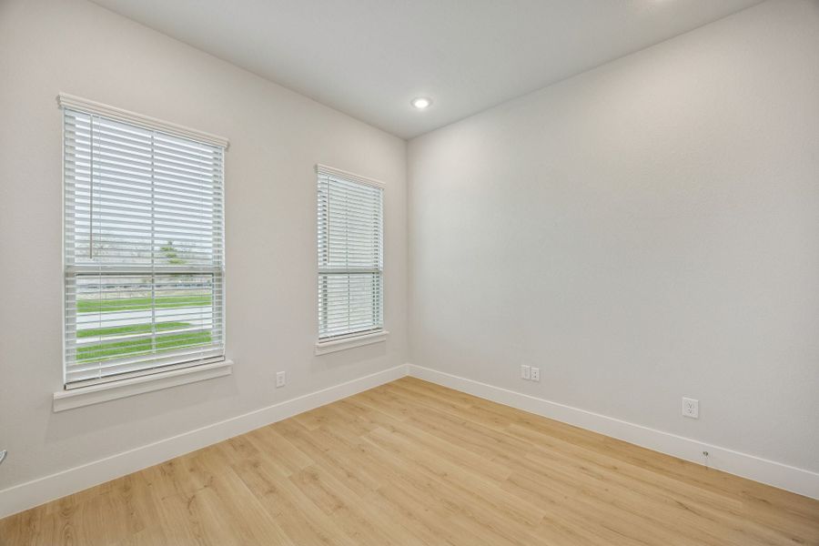 Spacious, unfurnished interior of a new home in Dove Hollow, Waxahachie (Image 29). Spacious, unfurnished interior of a new home in Dove Hollow, Waxahachie (Image 29).