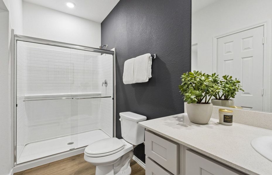 Representative furnished interior of a home built from the Livingston by Pulte Homes in Cottonwood, Howe (Image 6).