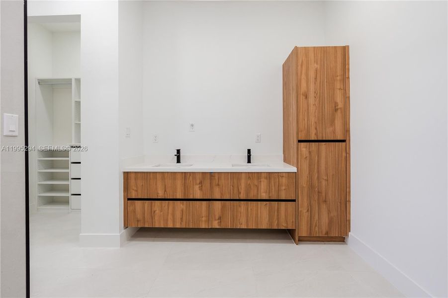 Furnished interior view inside a new home in , Cape Coral (Image 8).