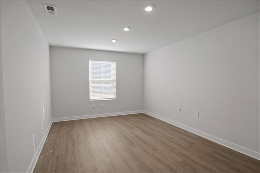 Spacious, unfurnished interior of a new home in Reidville Town Center Cottages, Duncan (Image 18).