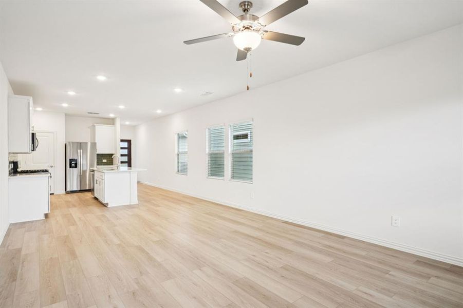 Spacious, unfurnished interior of a new home in Lakehaven - Spring Series, Farmersville (Image 27).