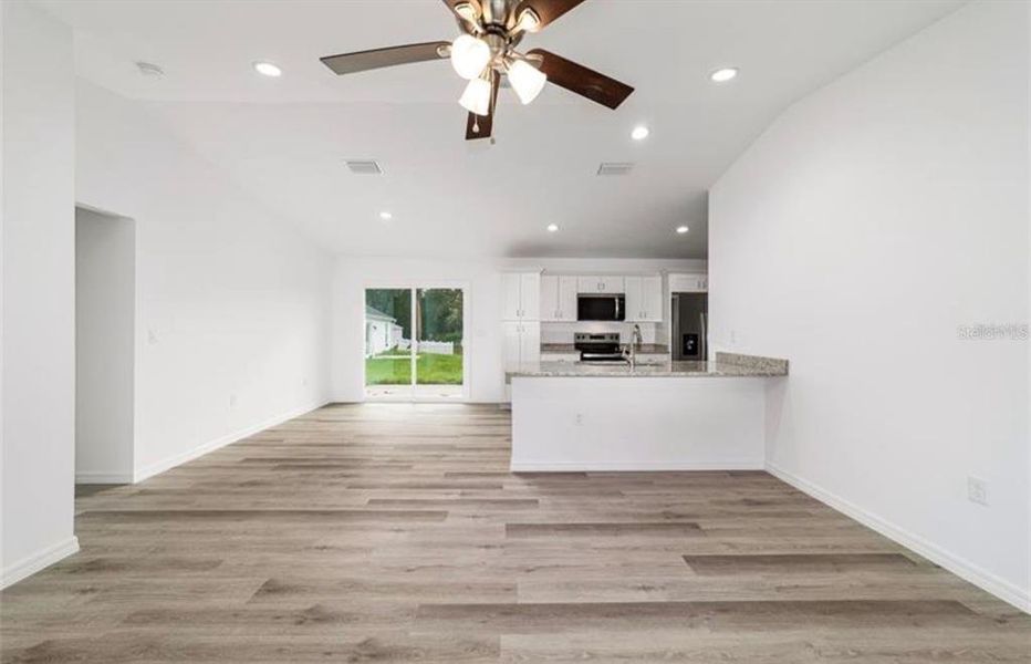 Spacious, unfurnished interior of a new home in , Silver Springs (Image 15).
