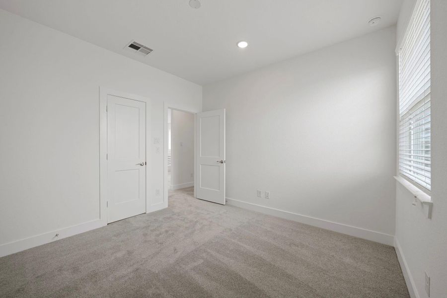 Spacious, unfurnished interior of a new home in Bridgeland, Cypress (Image 10).