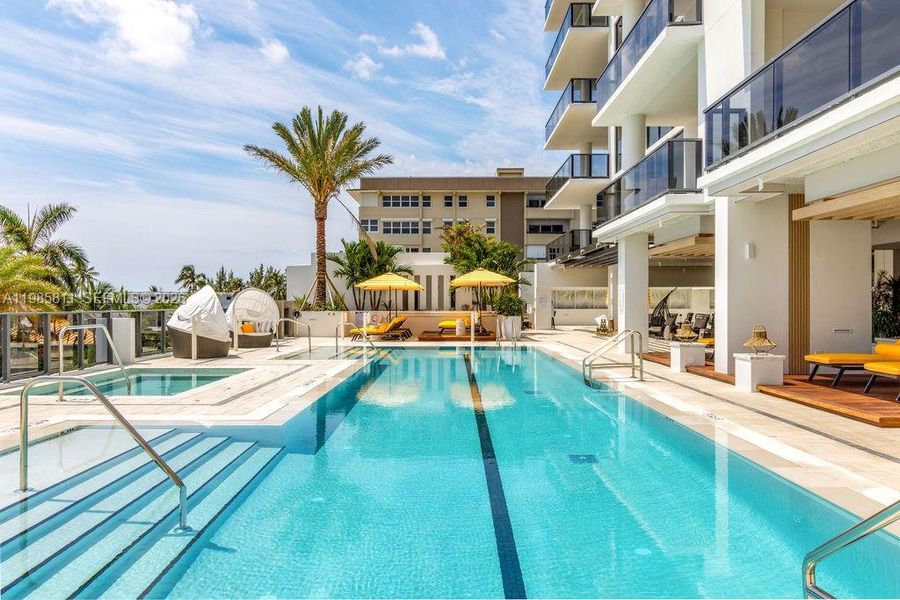 Condo located in Pompano Beach, FL showcasing its design and architecture (Image 3).