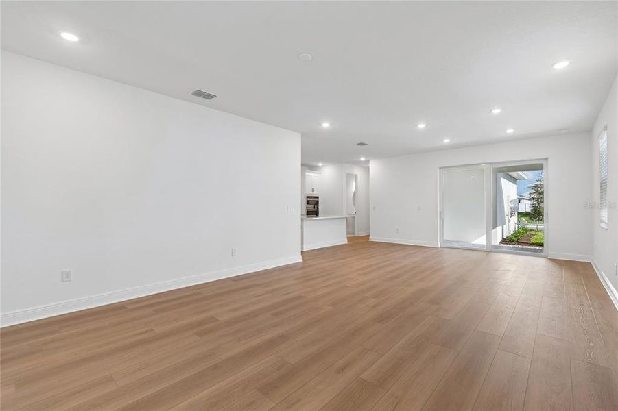 Spacious, unfurnished interior of a new home in SeaFlower, Bradenton (Image 25).