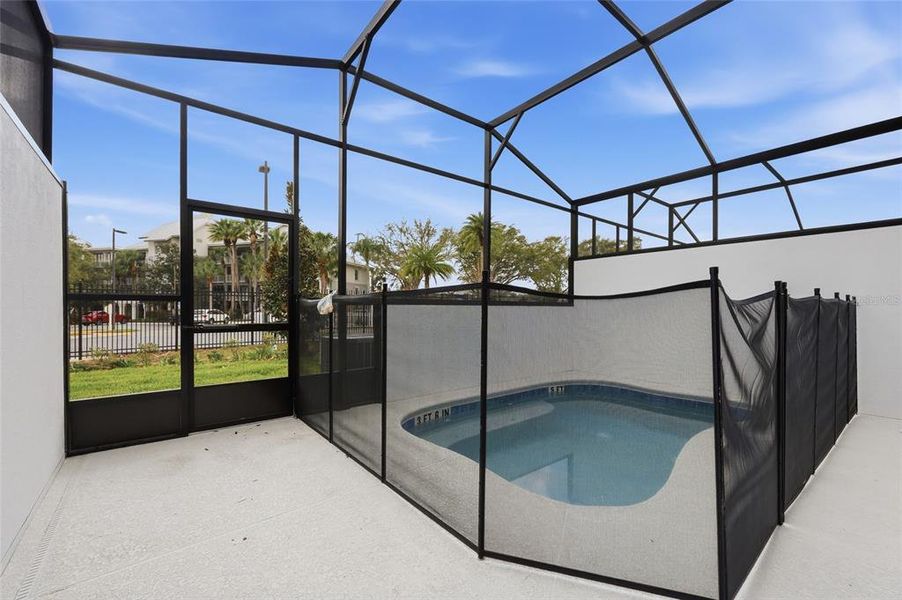 Exterior details and patio area of a home in Paradiso Grande Resort, Orlando (Image 3).