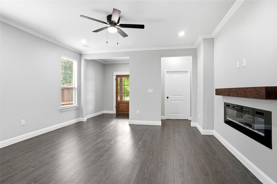 Spacious, unfurnished interior of a new home in , Alvarado (Image 9).