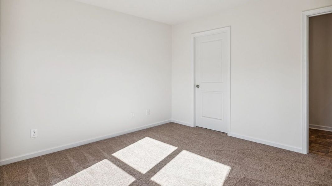 Representative unfurnished interior of a home built from the Freeport by D.R. Horton in Johnson Farms, Greeneville (Image 21).