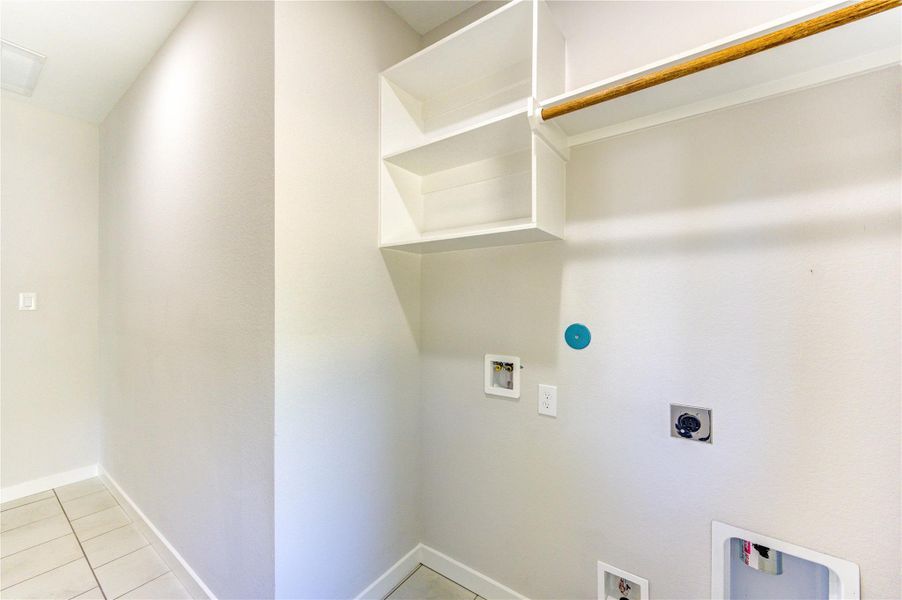 Spacious, unfurnished interior of a new home in , Navasota (Image 32).