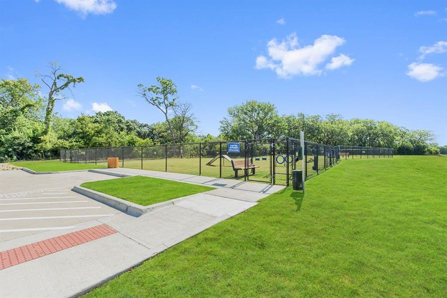 Community amenities in Timberbrook, Justin (Image 4).