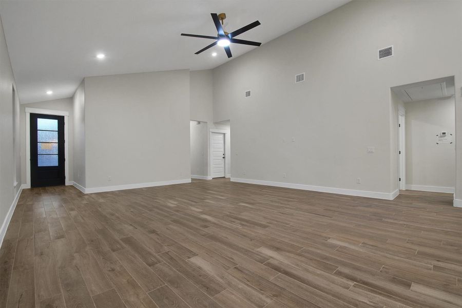 Spacious, unfurnished interior of a new home in , Bastrop (Image 31).