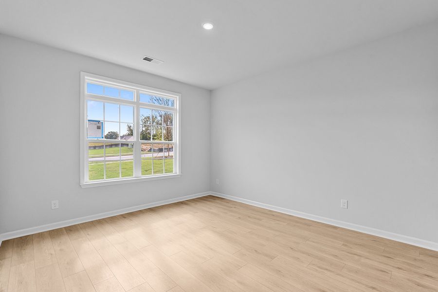 Spacious, unfurnished interior of a new home in Fieldstone, Lexington (Image 29).
