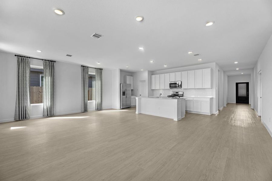 Spacious, unfurnished interior of a new home in Grand Oaks Reserve, Cleveland (Image 14).