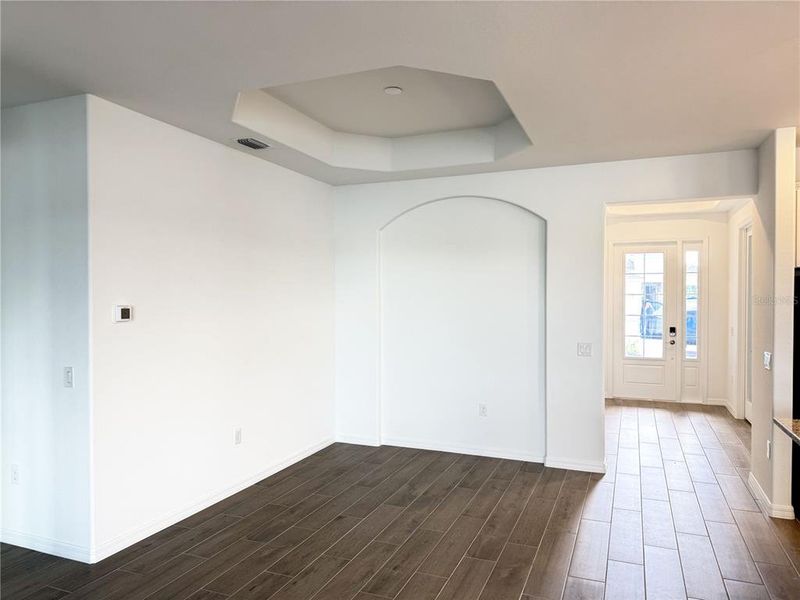 Spacious, unfurnished interior of a new home in Heritage Landing: Executive Homes, Punta Gorda (Image 11). Spacious, unfurnished interior of a new home in Heritage Landing: Executive Homes, Punta Gorda (Image 11).