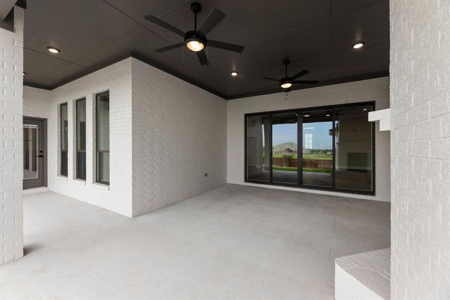 209 Bel Grand-Patio-1