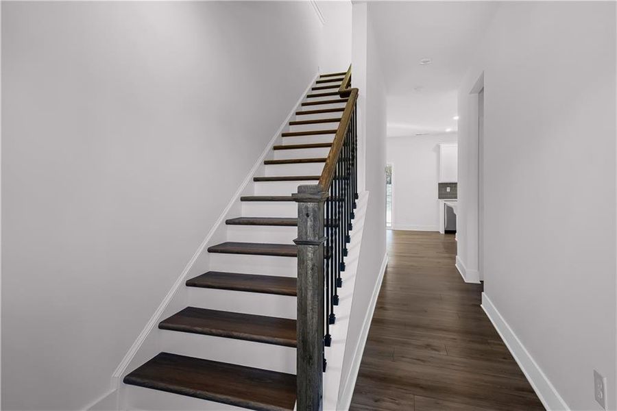 Spacious, unfurnished interior of a new home in Shadow Creek, Jackson (Image 15).