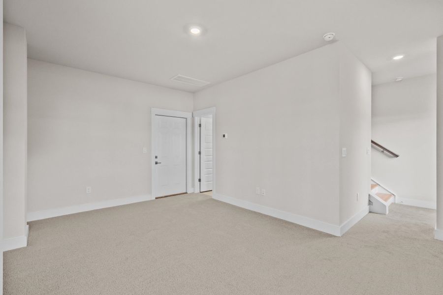 Spacious, unfurnished interior of a new home in Harbor Oaks Marina, Myrtle Beach (Image 33).