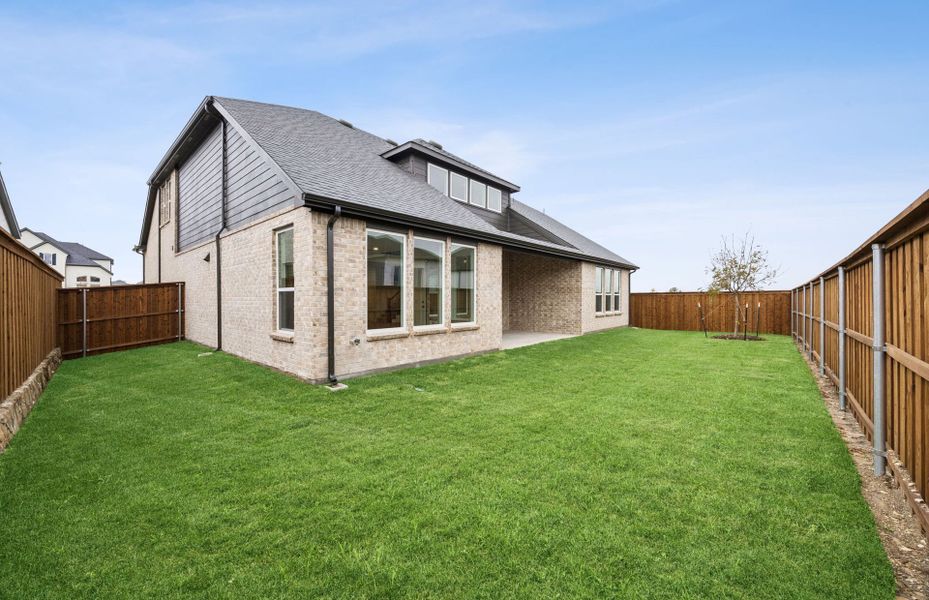 Representative exterior details of a home built from the Gillett by Pulte Homes in Wellington, Fort Worth (Image 3).