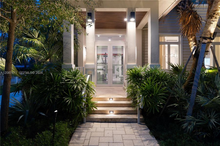 Exterior details and patio area of a home in , Pinecrest (Image 3).