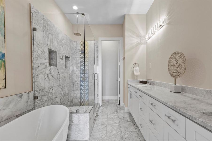 Furnished interior view inside a new home in , Farmers Branch (Image 8).
