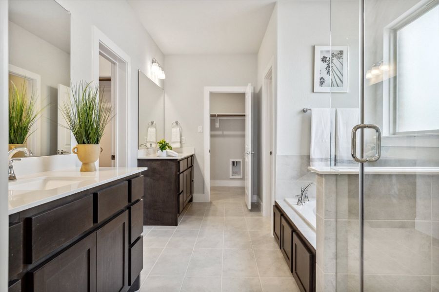 Furnished interior view inside a new home in Dove Hollow, Waxahachie (Image 16).