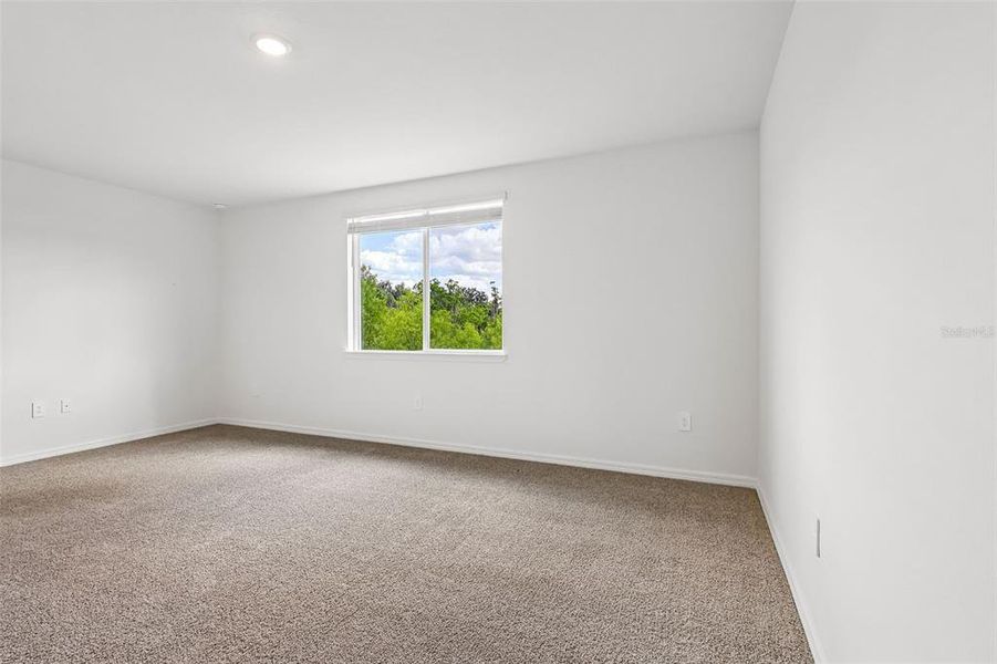 Spacious, unfurnished interior of a new home in The Grove at Stuart Crossing - Signature Series, Bartow (Image 13).