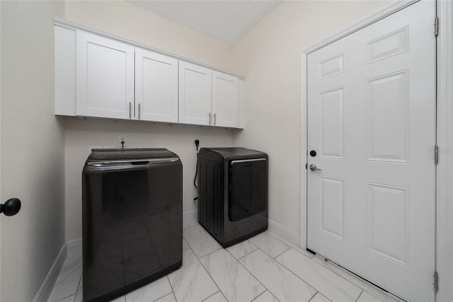 Furnished interior view inside a new home in , Ocala (Image 10).