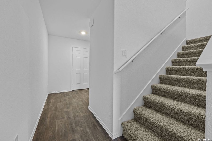 Spacious, unfurnished interior of a new home in Avenida, Converse (Image 15).