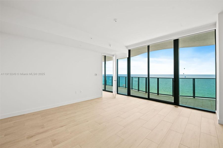 Spacious, unfurnished interior of a new home in , Pompano Beach (Image 41).