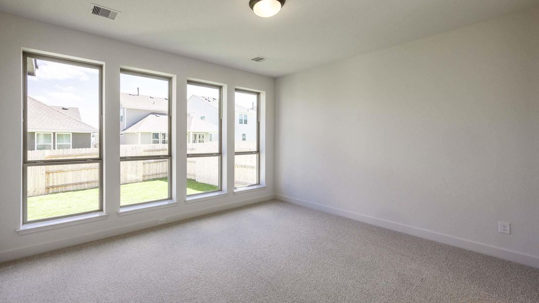 Spacious, unfurnished interior of a new home in Lariat 45', Liberty Hill (Image 11).
