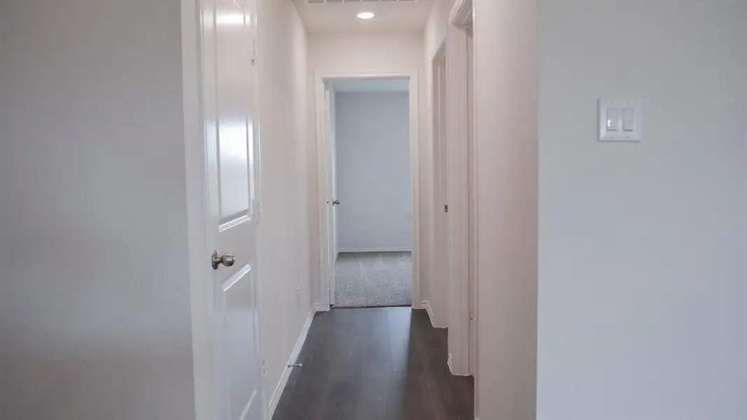 Spacious, unfurnished interior of a new home in Forestbrook Estates, Paris (Image 11). Spacious, unfurnished interior of a new home in Forestbrook Estates, Paris (Image 11).