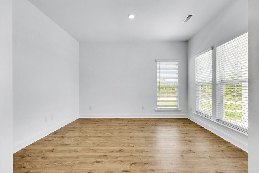 Representative unfurnished interior of a home built from the Titusville II by Regent Homes in Marlon's Creek, Spring Hill (Image 27).
